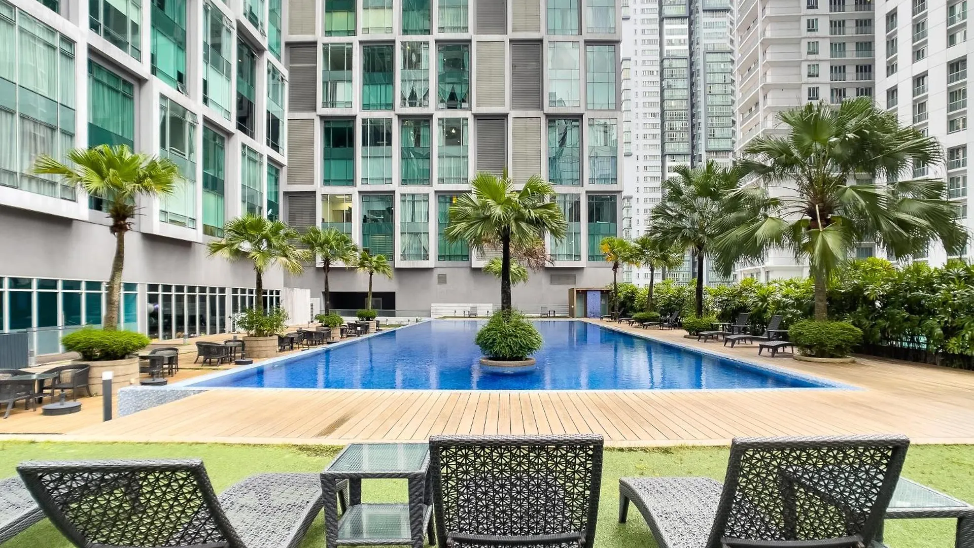 Soho Suites Klcc By Rest Kuala Lumpur Apartment